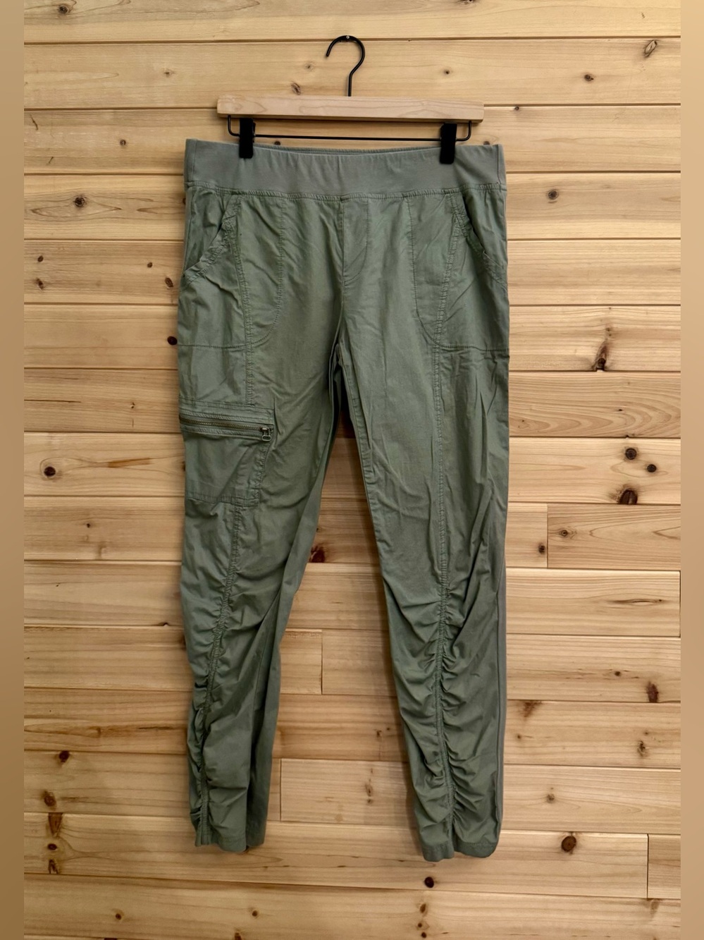 XCVI Wearables Large Green Mandala Ruched Pull On Slim Pants Lagenlook Cargo